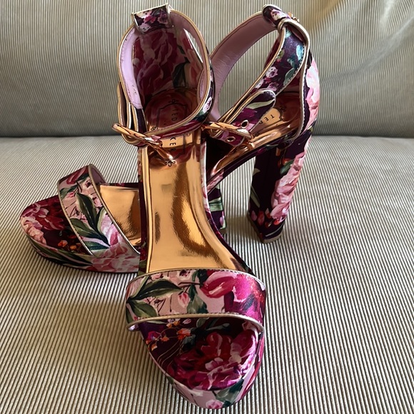 Ted Baker printed pale pink platform sandals in size 37.5(7) USA.🌸 - Picture 8 of 14